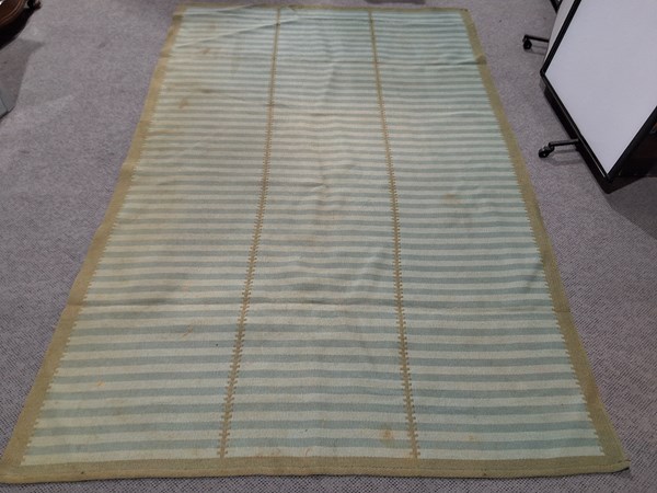 Lot 367 - FLOOR RUG