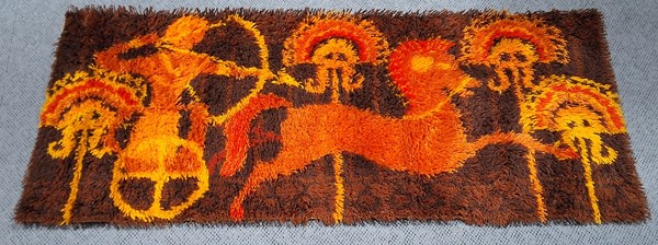 Lot 268 - RETRO RUG