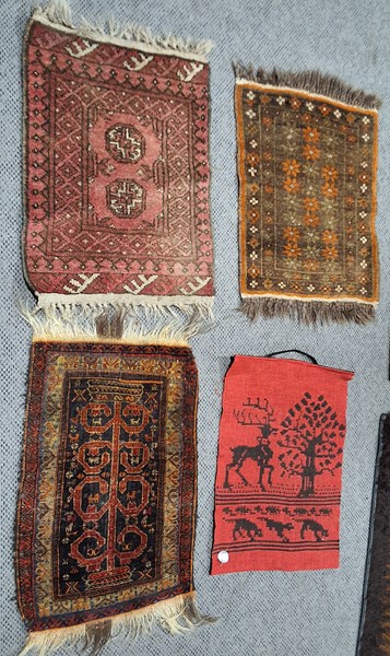 Lot 170 - PETITE RUG LOT