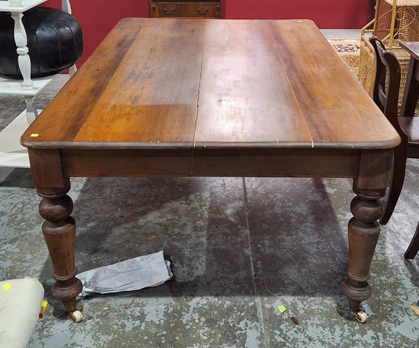 Lot 139 - DINING TABLE