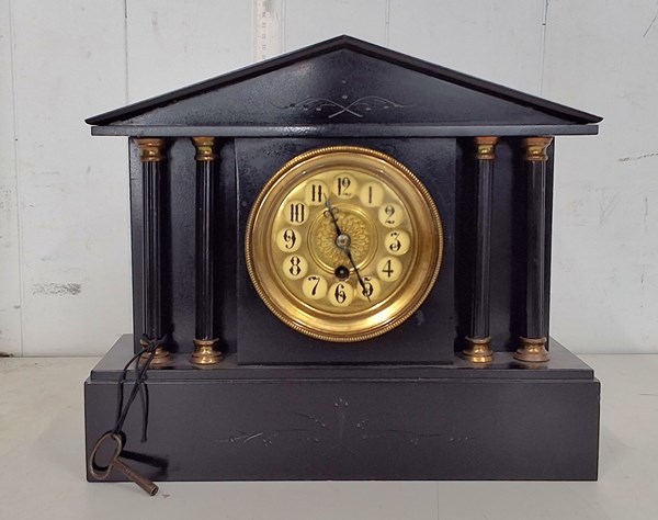 Lot 1358 - MANTEL CLOCK