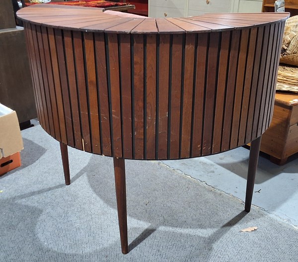 Lot 391 - TEAK BAR