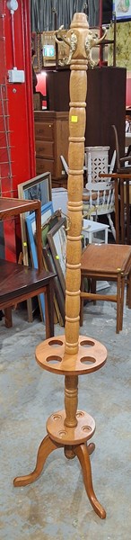 Lot 547 - COAT STAND