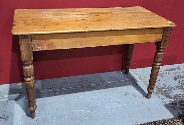 Lot 33 - FARM HOUSE TABLE