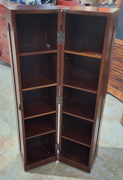 Lot 537 - FOLDING STORAGE CASE
