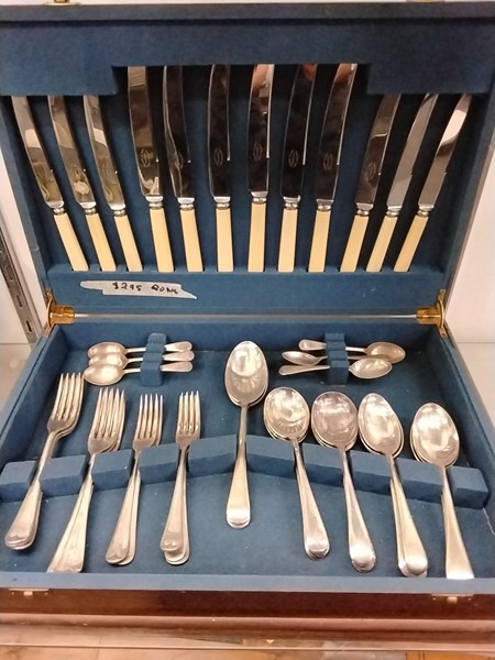 Lot 1346 - TIMBER CASED CUTLERY SET