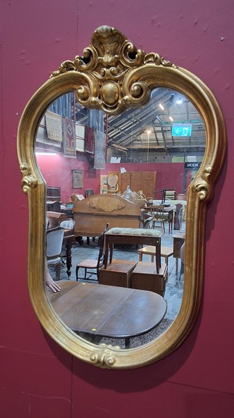 Lot 37 - WALL MIRROR