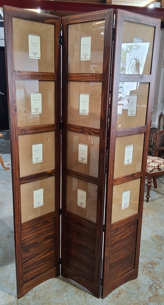 Lot 539 - PHOTO FRAME DIVIDER