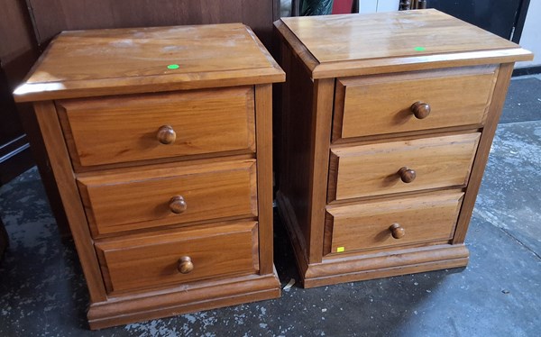 Lot 550 - BEDSIDES