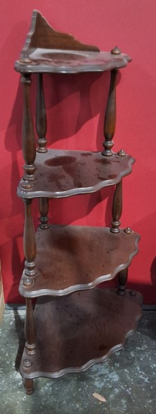 Lot 306 - CORNER WHATNOT