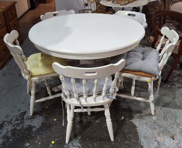 Lot 562 - DINING SUITE