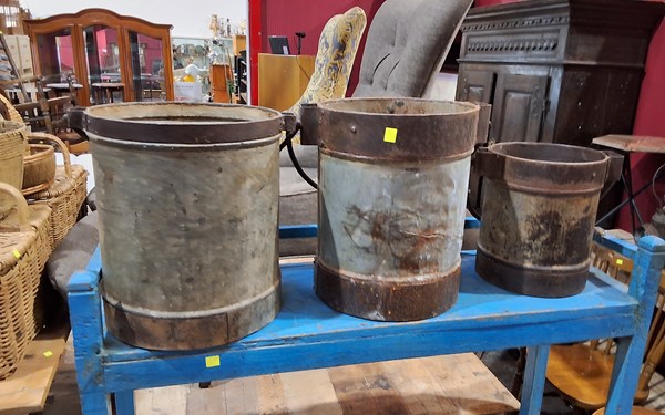 Lot 208 - BUCKETS