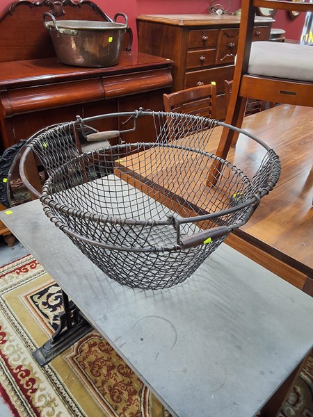 Lot 83 - WOOD BASKET