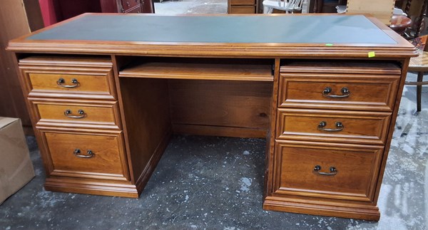 Lot 544 - PEDESTAL DESK