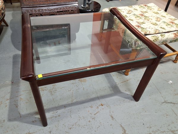 Lot 165 - COFFEE TABLE