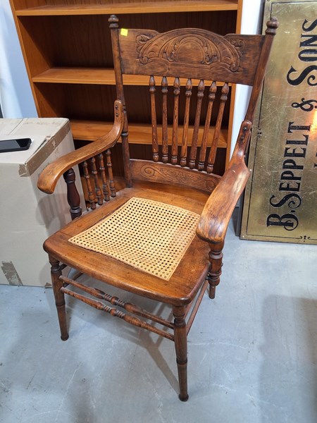 Lot 258 - ARM CHAIR