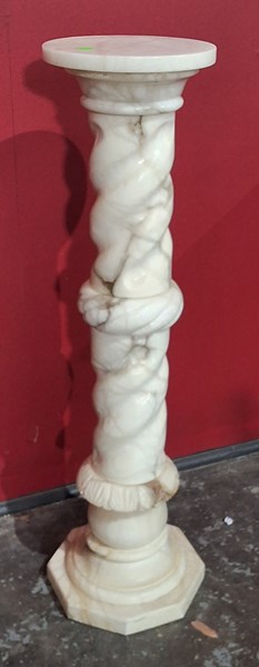 Lot 7 - PEDESTAL