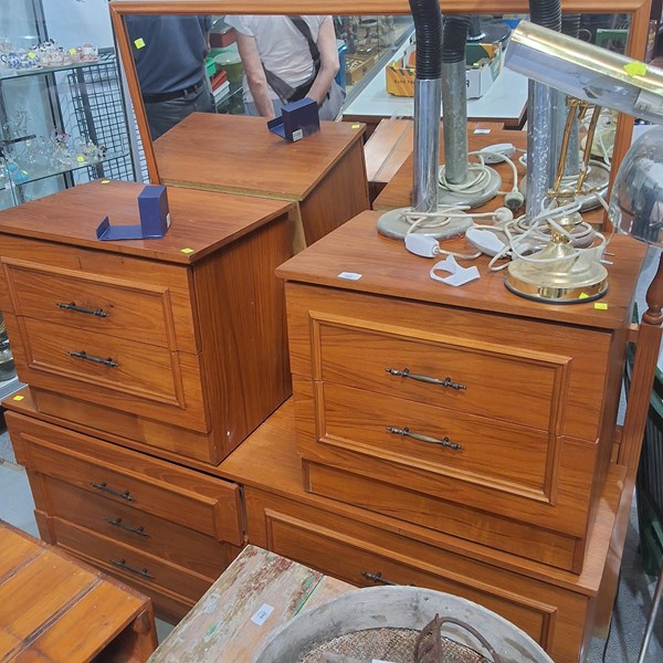 Lot 441 - BEDROOM SUITE