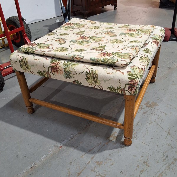Lot 252 - FOOT STOOL