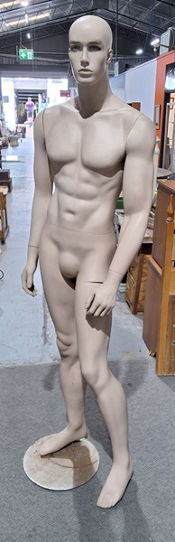 Lot 388 - MANNEQUIN