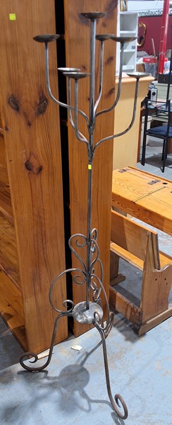 Lot 466 - CANDLESTICK