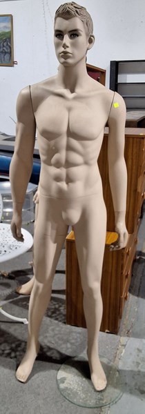 Lot 366 - MANNEQUIN