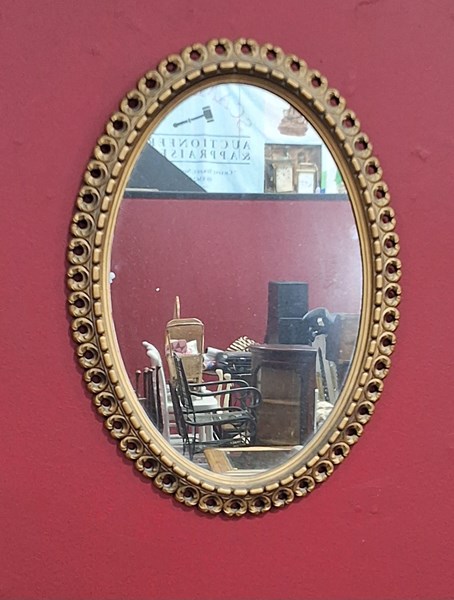 Lot 565 - WALL MIRROR