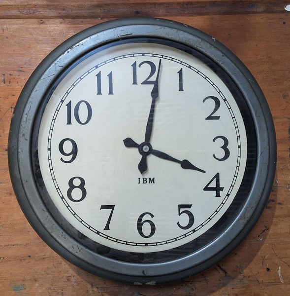 Lot 264 - WALL CLOCK