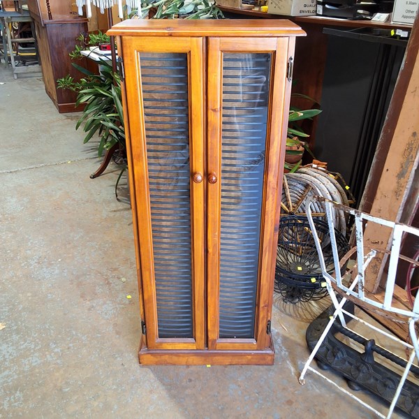 Lot 552 - DVD STORAGE