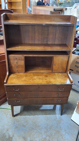 Lot 273 - DESK