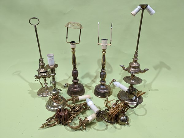 Lot 242 - LAMPS