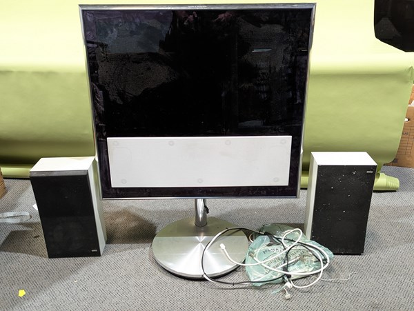 Lot 177 - TV AND SPEAKERS