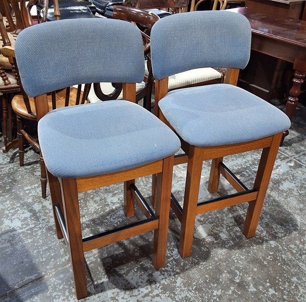 Lot 522 - OAK BAR STOOLS