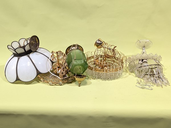 Lot 364 - HANGING LIGHTS