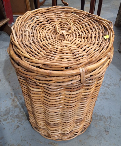 Lot 488 - LAUNDRY BASKET