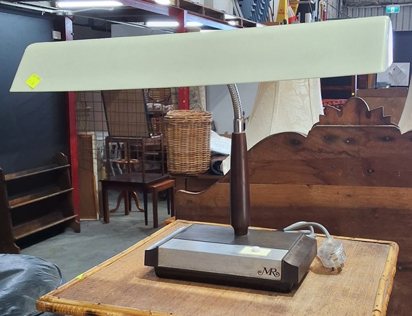 Lot 89 - DESK LAMP