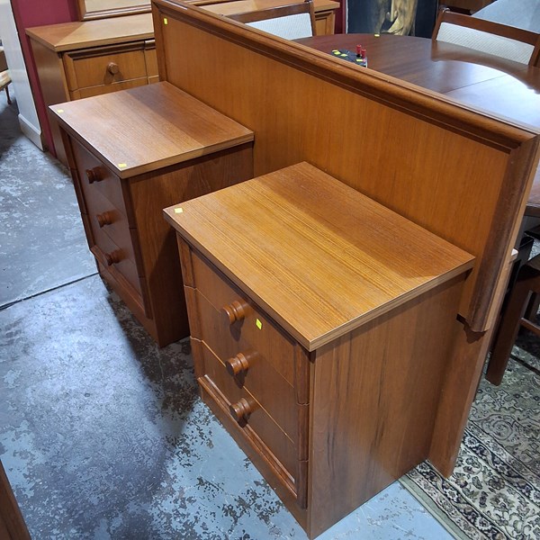 Lot 129 - BEDROOM SUITE