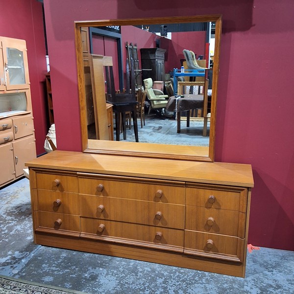 Lot 103 - DRESSING CHEST