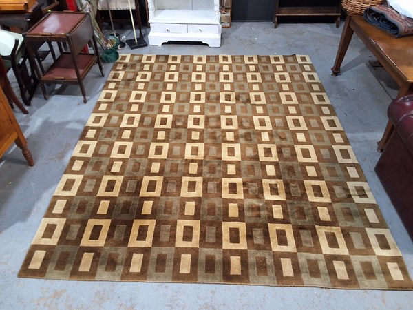 Lot 475 - FLOOR RUG