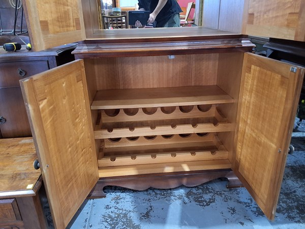Lot 25 - COCKTAIL CABINET