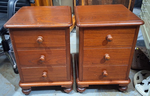 Lot 257 - BEDSIDES