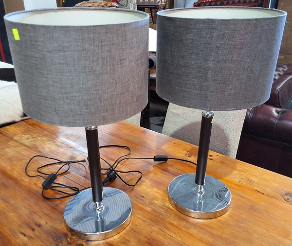 Lot 500 - TABLE LAMPS