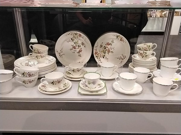 Lot 1245 - ASSORTED DINNERWARE