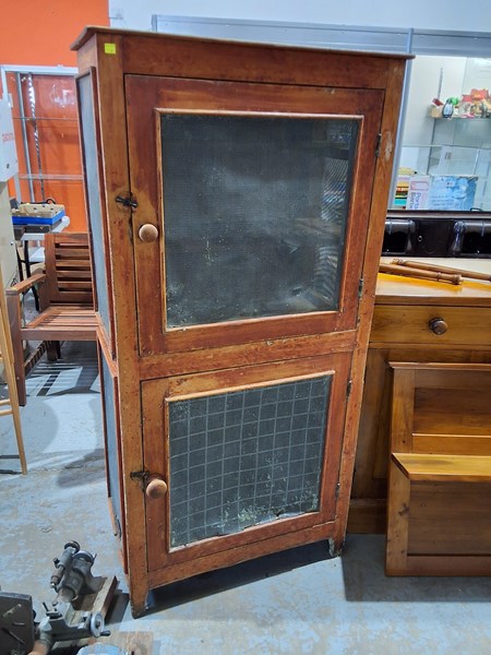 Lot 321 - MEAT SAFE
