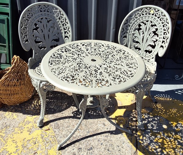 Lot 334 - OUTDOOR SETTING