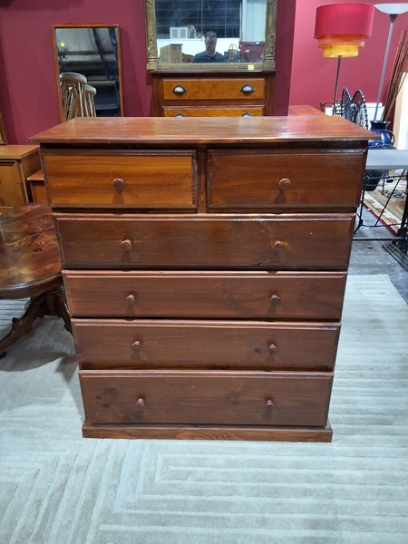 Lot 125 - CHEST OF DRAWERS