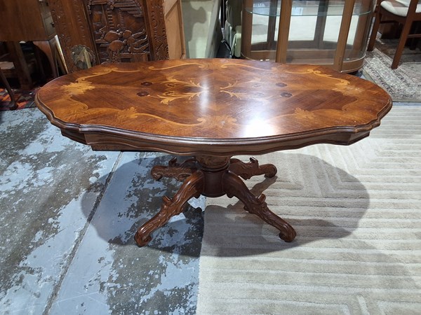 Lot 141 - COFFEE TABLE