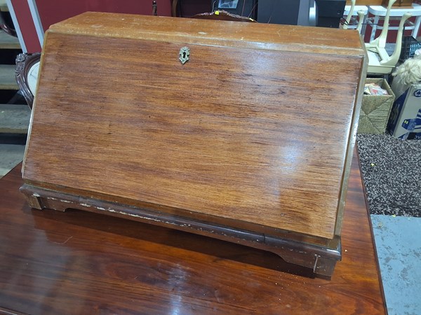 Lot 73 - WRITING BUREAU