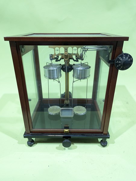 Lot 31 - CASED SCALES