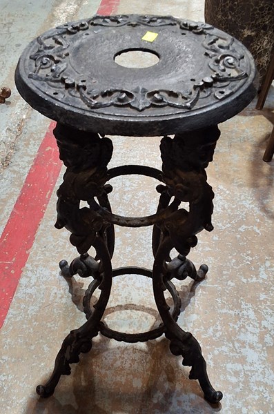 Lot 574 - PLANTER STAND